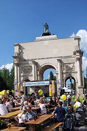 Charivari 95,5 Streetlife Bühne am Siegestor (Foto. Martin Schmitz)